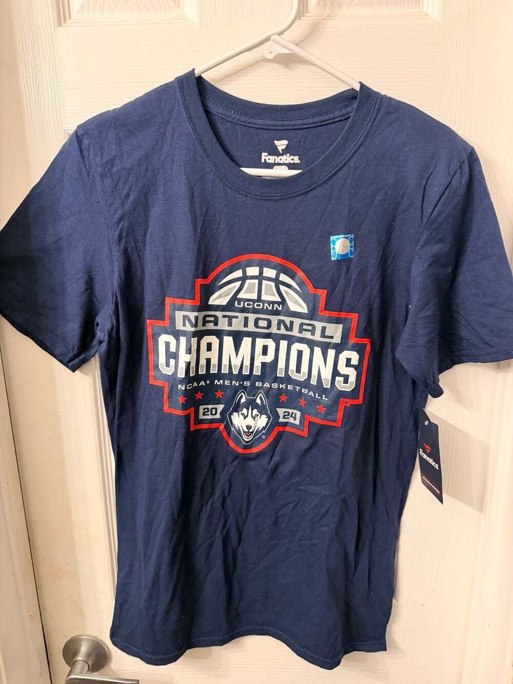 Fanatics UConn Huskies 2024 National Champions T-Shirt Size S Navy
